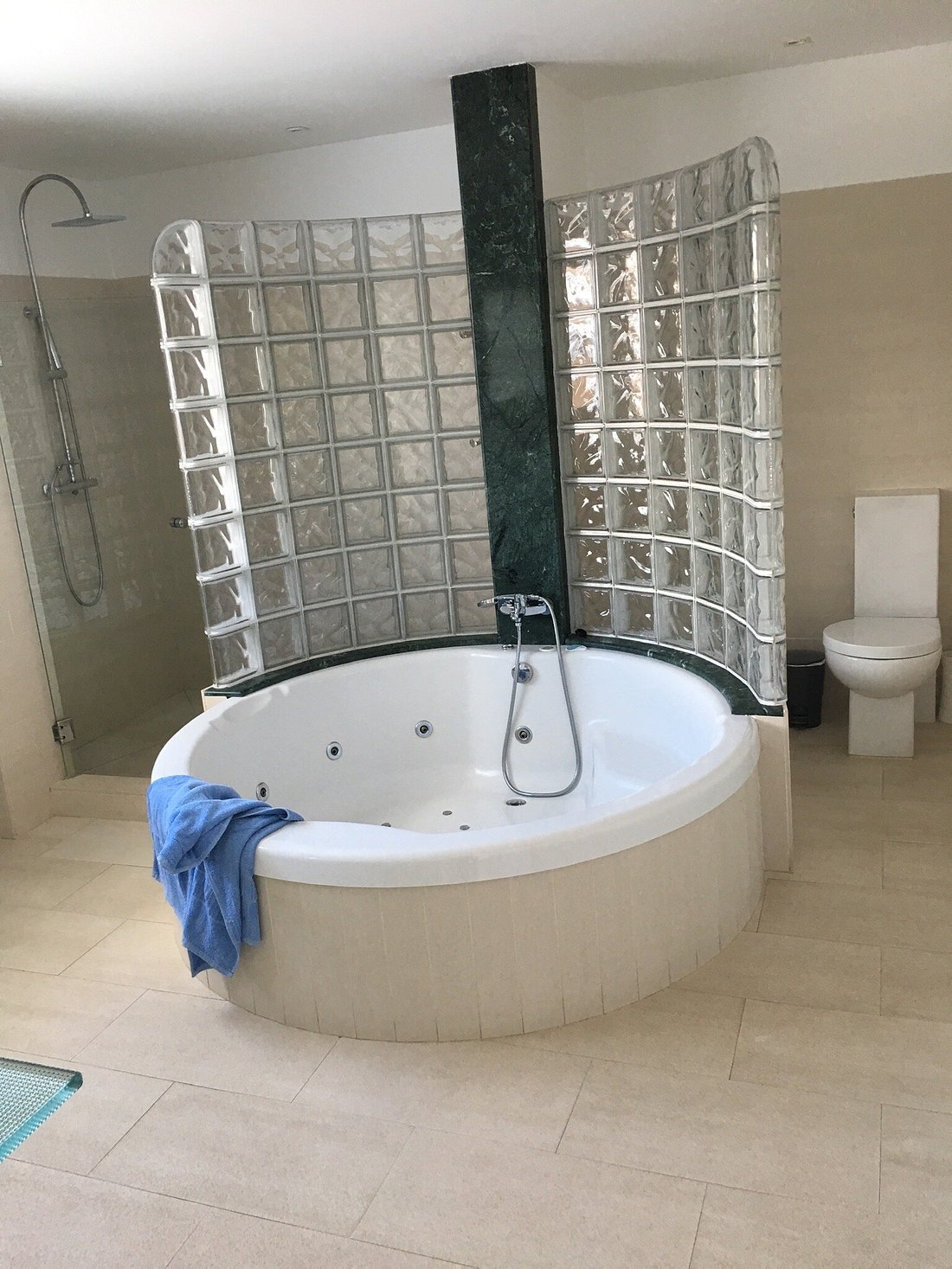Villa Diama, habitación con jacuzzi privado