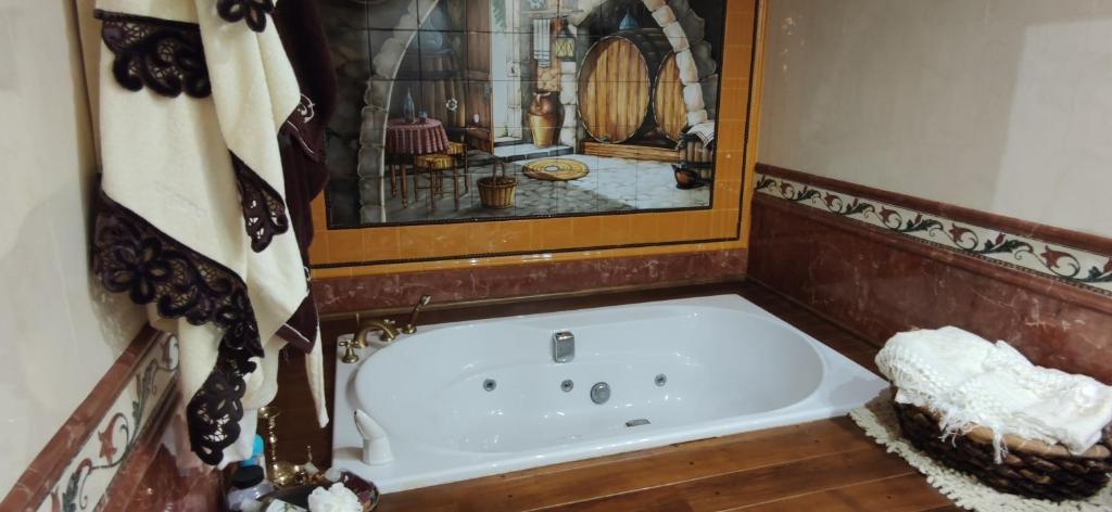 Villa Doraletxe by Urdaibai Rentals, habitación con jacuzzi privado
