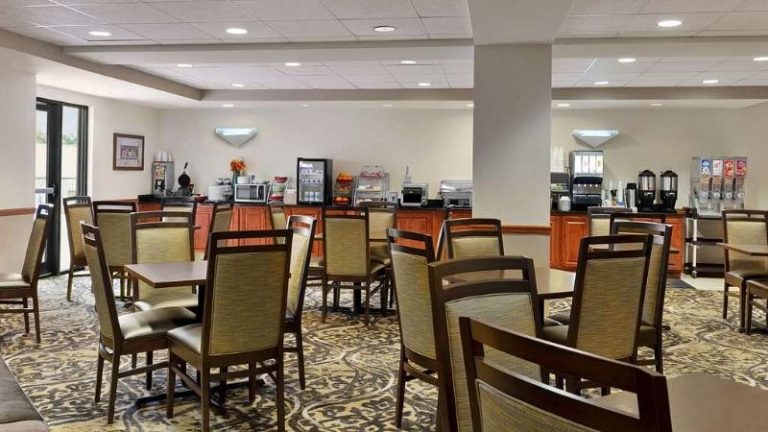 Wingate by Wyndham Bentonville Airport