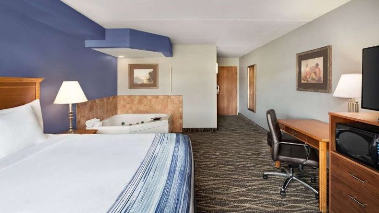 AmericInn by Wyndham Laramie Near University of Wyoming