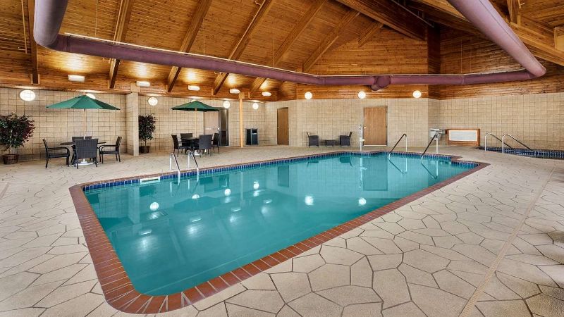 AmericInn by Wyndham Laramie Near University of Wyoming, room with private jacuzzi, photo 8