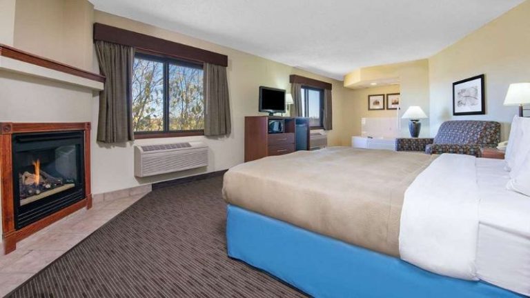 AmericInn by Wyndham Windsor Ft. Collins