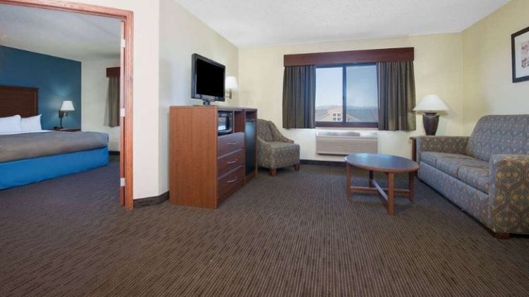 AmericInn by Wyndham Windsor Ft. Collins