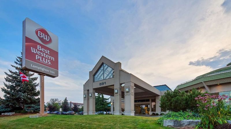 Best Western Plus Lamplighter Inn & Conference Centre, room with private jacuzzi, photo 7