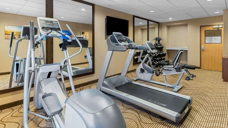Comfort Inn & Suites Near University Of Wyoming, room with private jacuzzi, photo 8