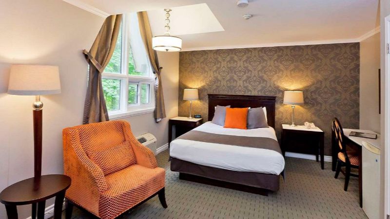 Elm Hurst Inn & Spa, room with private jacuzzi, photo 3