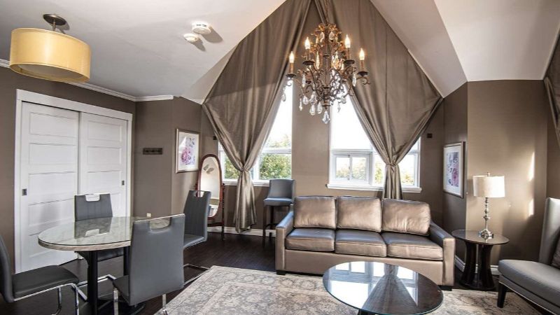 Elm Hurst Inn & Spa, room with private jacuzzi, photo 6