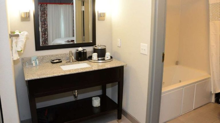 Hampton Inn & Suites Albany At Albany Mall