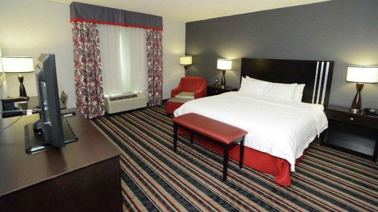 Hampton Inn & Suites Albany At Albany Mall
