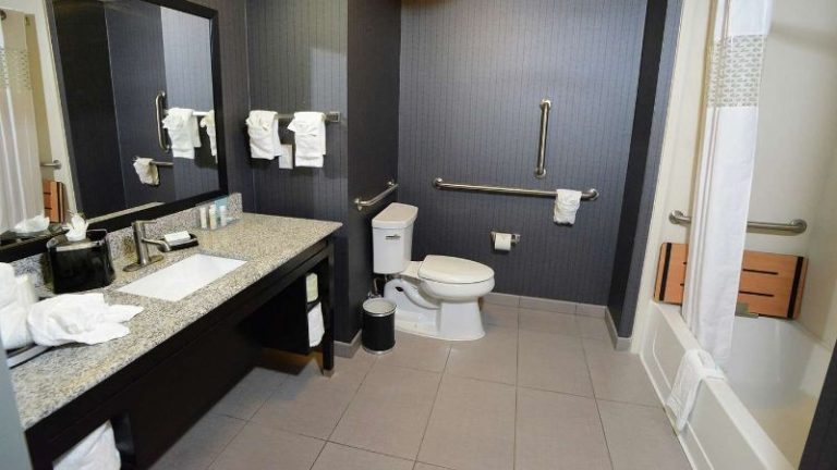 Hampton Inn & Suites Albany At Albany Mall