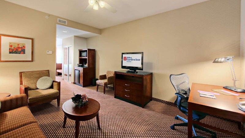 Hilton Garden Inn Laramie, room with private jacuzzi, photo 4
