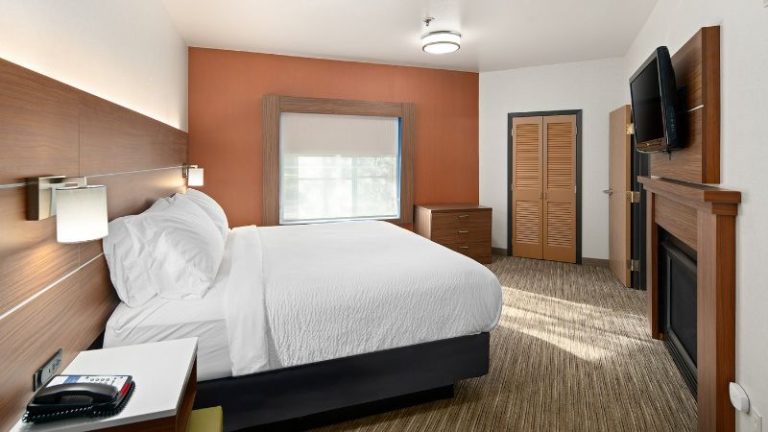Holiday Inn Express & Suites Coeur D Alene I-90 Exit 11, an IHG hotel