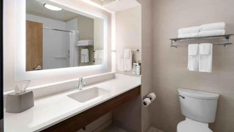 Holiday Inn Express & Suites Coeur D Alene I-90 Exit 11, an IHG hotel