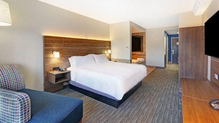 Holiday Inn Express & Suites Woodstock South, an IHG Hotel