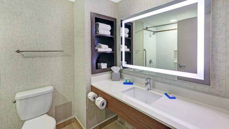 Holiday Inn Express & Suites Woodstock South, an IHG Hotel