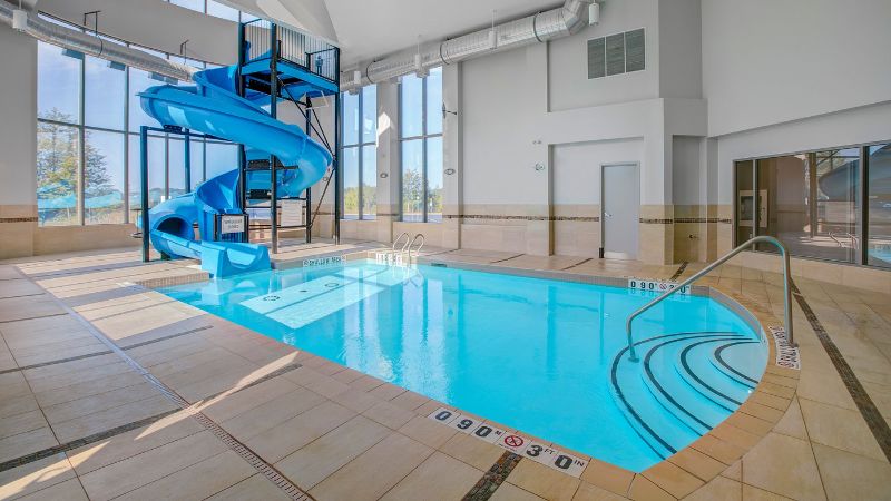 Holiday Inn Express & Suites Woodstock South, an IHG Hotel, room with private jacuzzi, photo 7