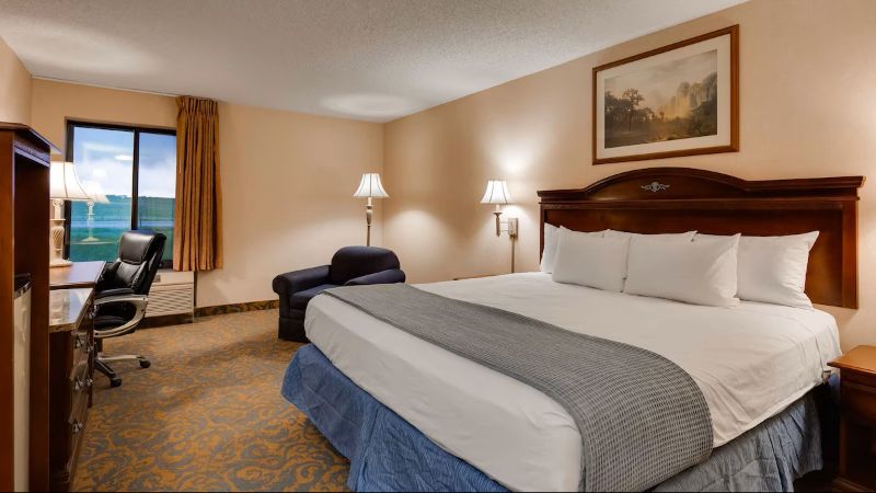 Best Western Cheyenne, room with private jacuzzi, photo 2