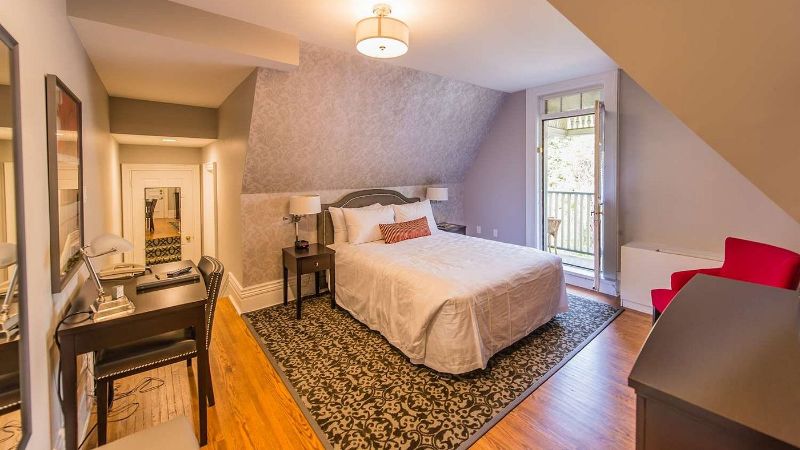 Idlewyld Inn & Spa, room with private jacuzzi, photo 3