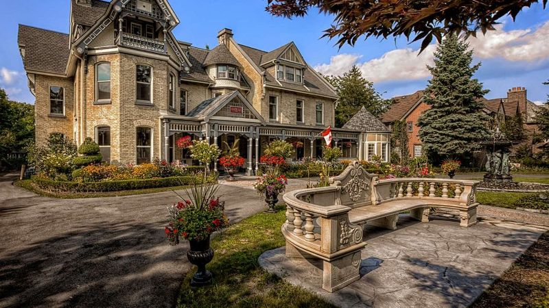 Idlewyld Inn & Spa, room with private jacuzzi, photo 6