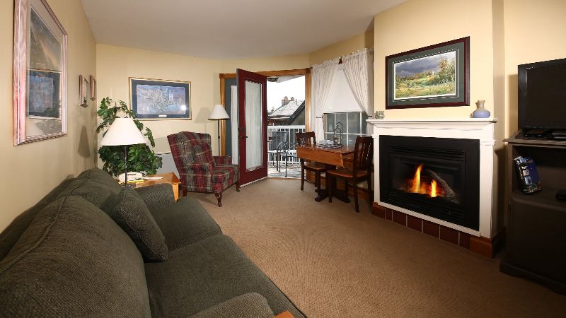 Kettle Creek Inn, room with private jacuzzi, photo 5