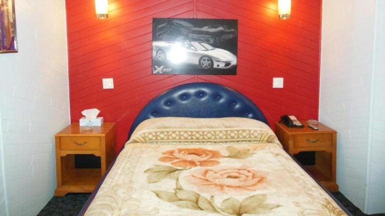 Motor Court Motel