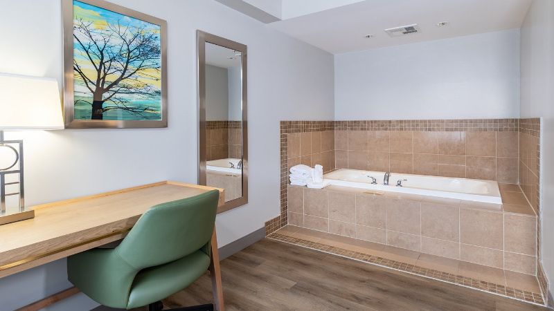 Staybridge Suites London By IHG, room with private jacuzzi, photo 3