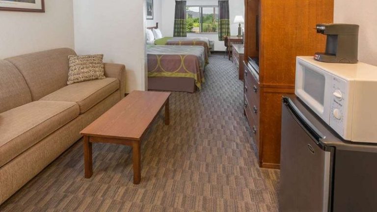Super 8 by Wyndham Central Pt Medford