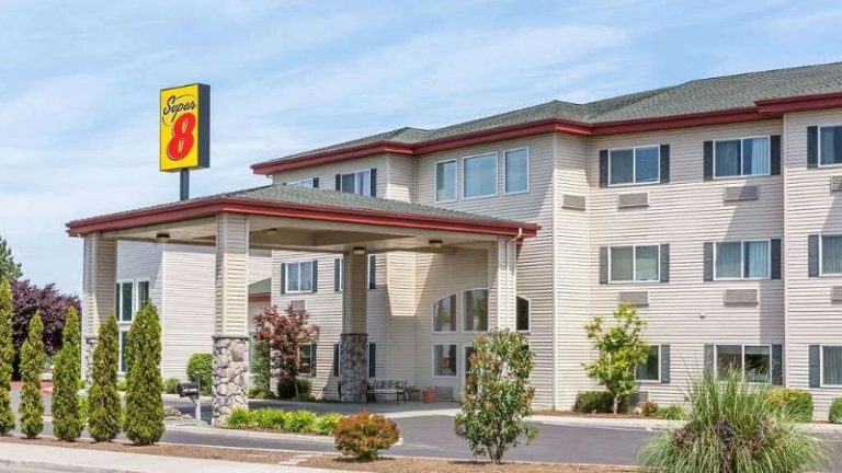 Super 8 by Wyndham Central Pt Medford