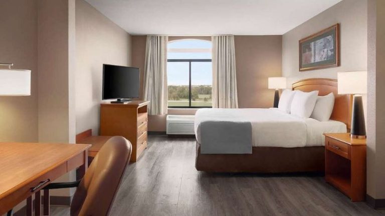 Wingate by Wyndham Bentonville Airport