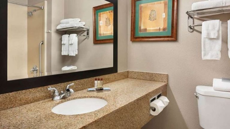 Wingate by Wyndham Bentonville Airport