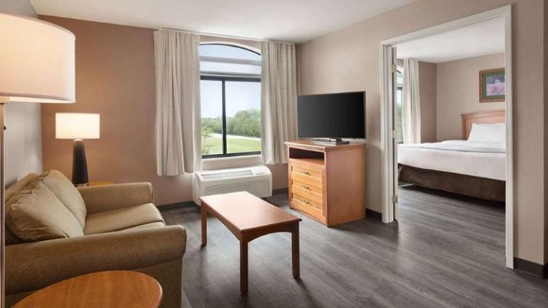 Wingate by Wyndham Bentonville Airport