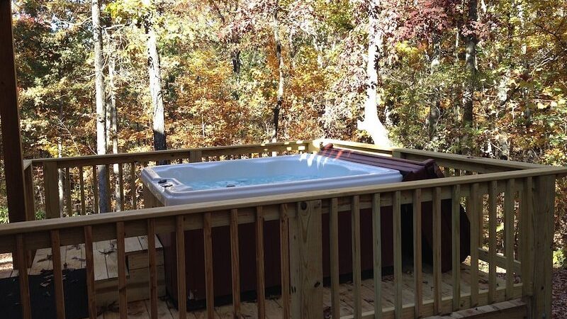 Bear Crossing, cabin with a private hot tub