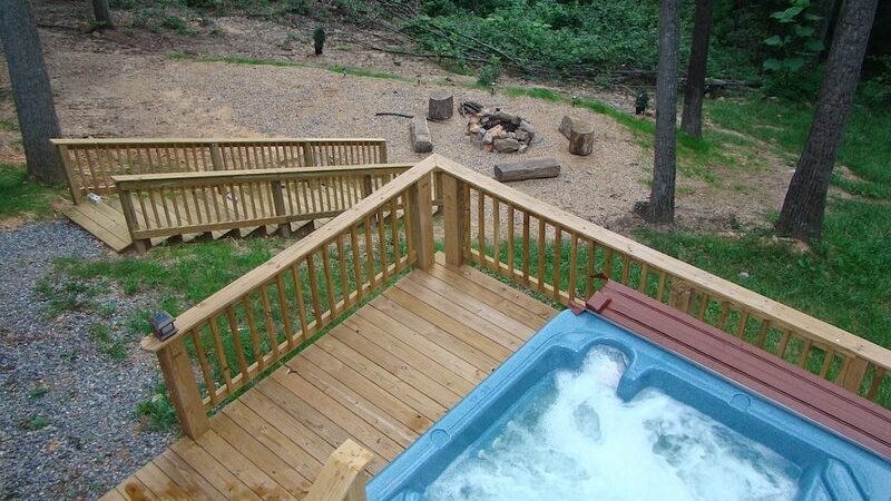 Bears Den, cabin with a private hot tub