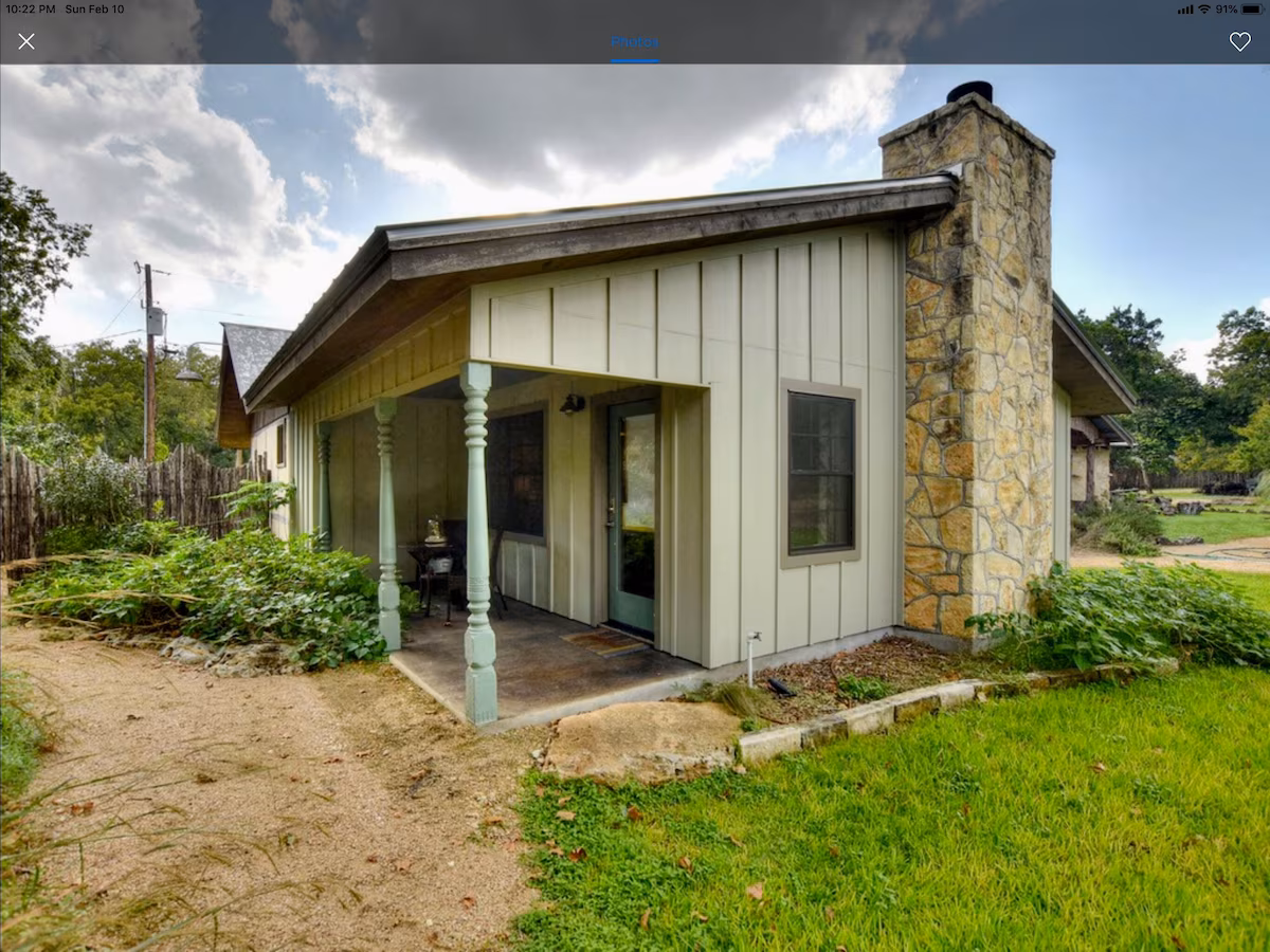 Bella Rosa Cottage, cabin with a private hot tub, photo 2
