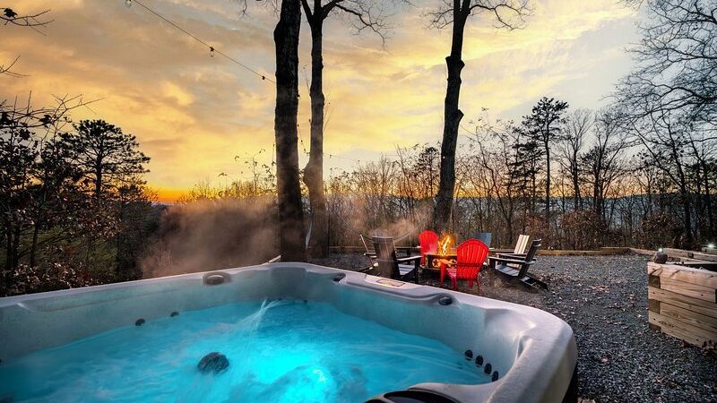 Blue Ridge Lodge, cabin with a private hot tub