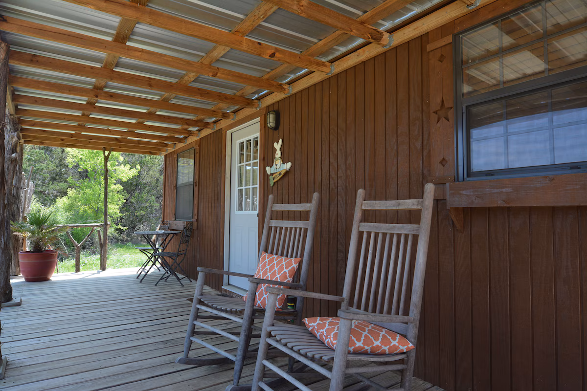 The Smokehouse, cabin with a private hot tub, photo 2