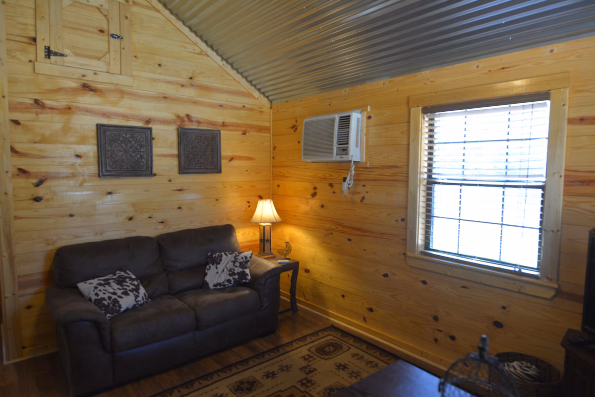 The Smokehouse, cabin with a private hot tub, photo 4