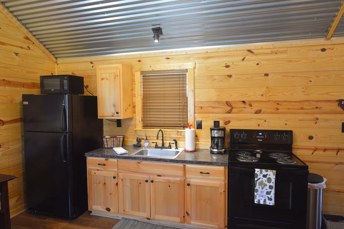 The Smokehouse, cabin with a private hot tub, photo 5
