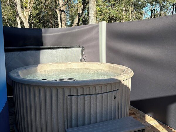 Rascally Rabbit Yurt, cabin with a private hot tub