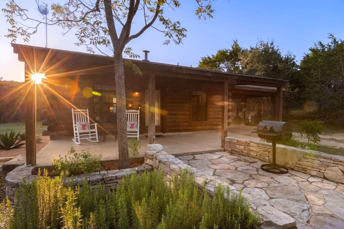 Three Graces cabin, cabin with a private hot tub, photo 2