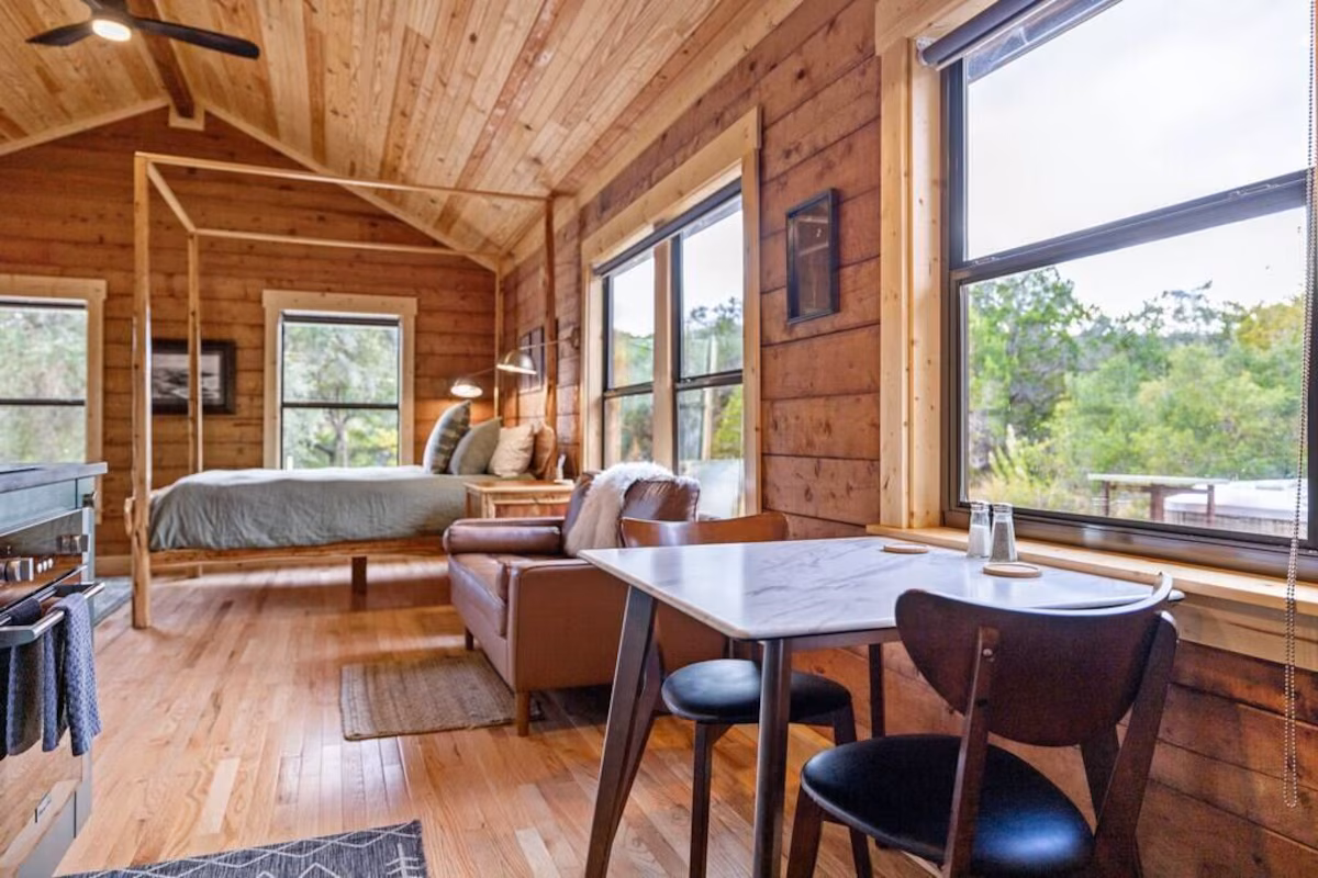 Three Graces cabin, cabin with a private hot tub, photo 6