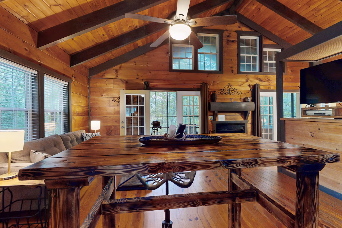 Secluded Cabin, cabin with a private hot tub, photo 4