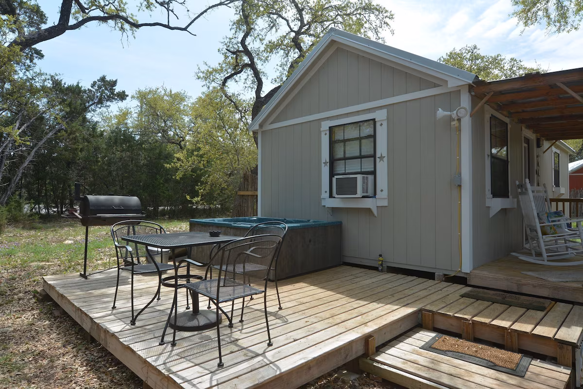 Country Chic Cabin, cabin with a private hot tub, photo 2