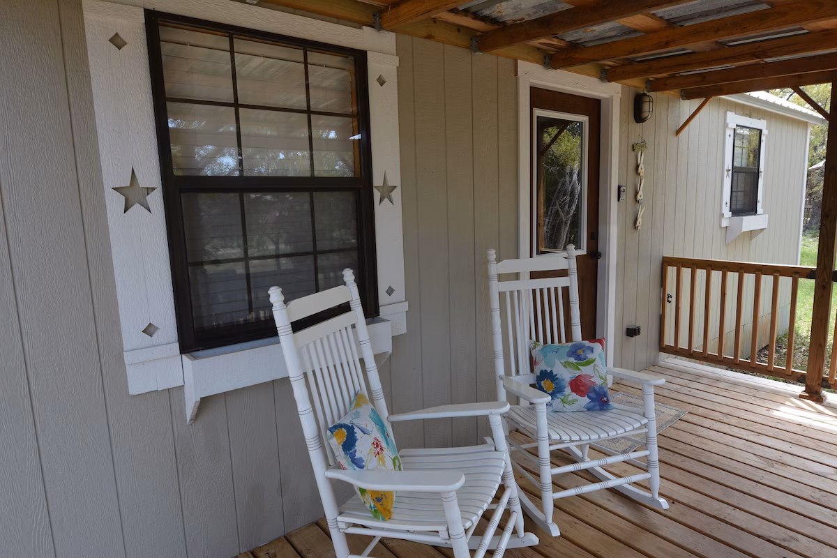 Country Chic Cabin, cabin with a private hot tub, photo 7