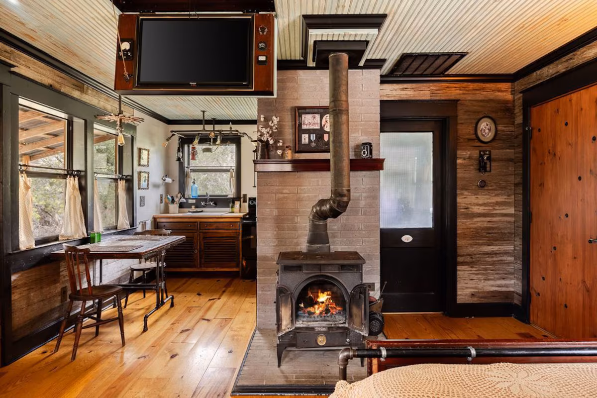 The Moonshiner Cabin, cabin with a private hot tub, photo 6
