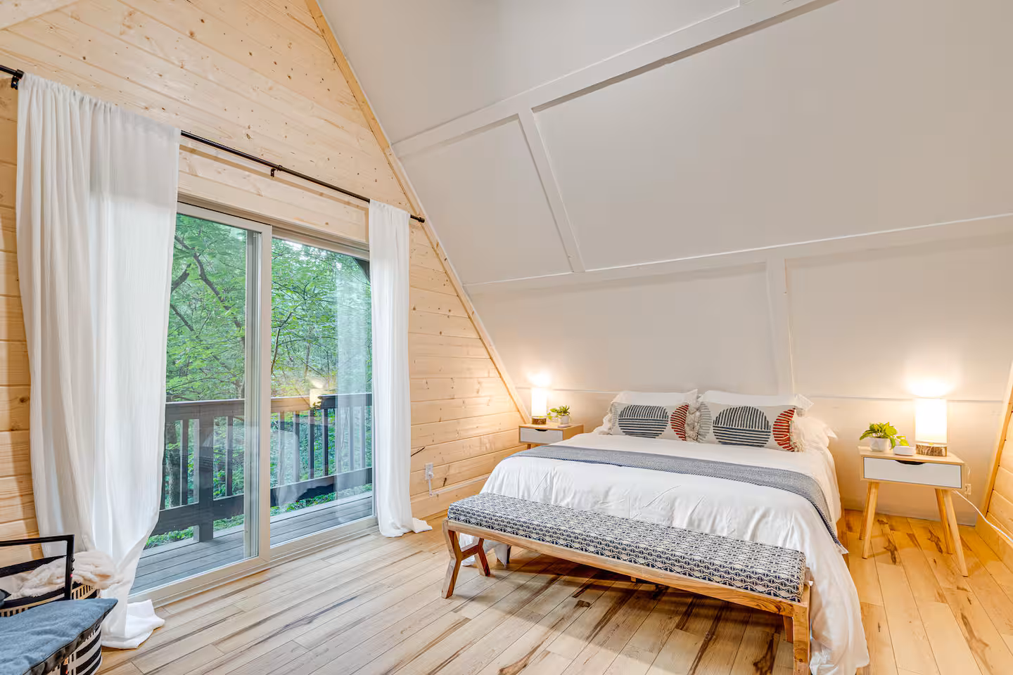 Whispering woods, cabin with a private hot tub, photo 2