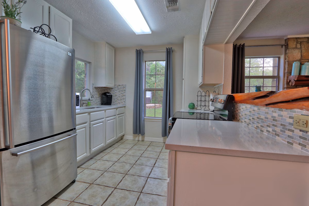Private Oasis iN Hill County, cabin with a private hot tub, photo 5