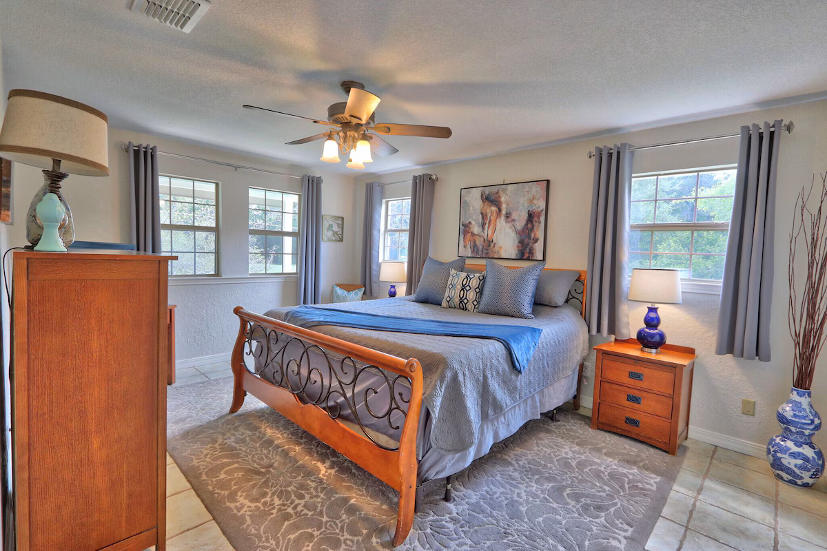 Private Oasis iN Hill County, cabin with a private hot tub, photo 6