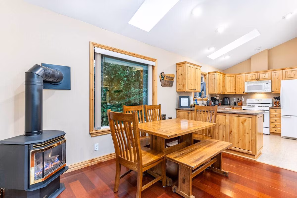 A Slice of Paradise, cabin with a private hot tub, photo 6