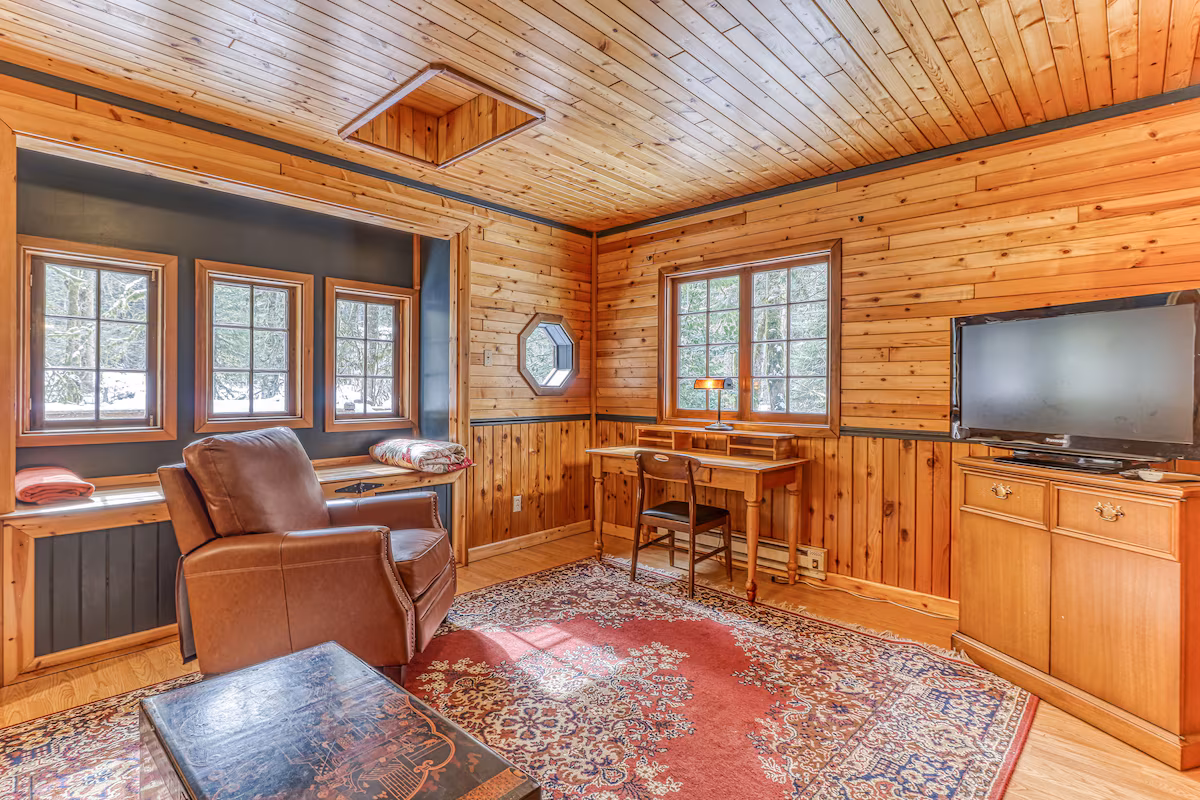 Alderwood, cabin with a private hot tub, photo 3